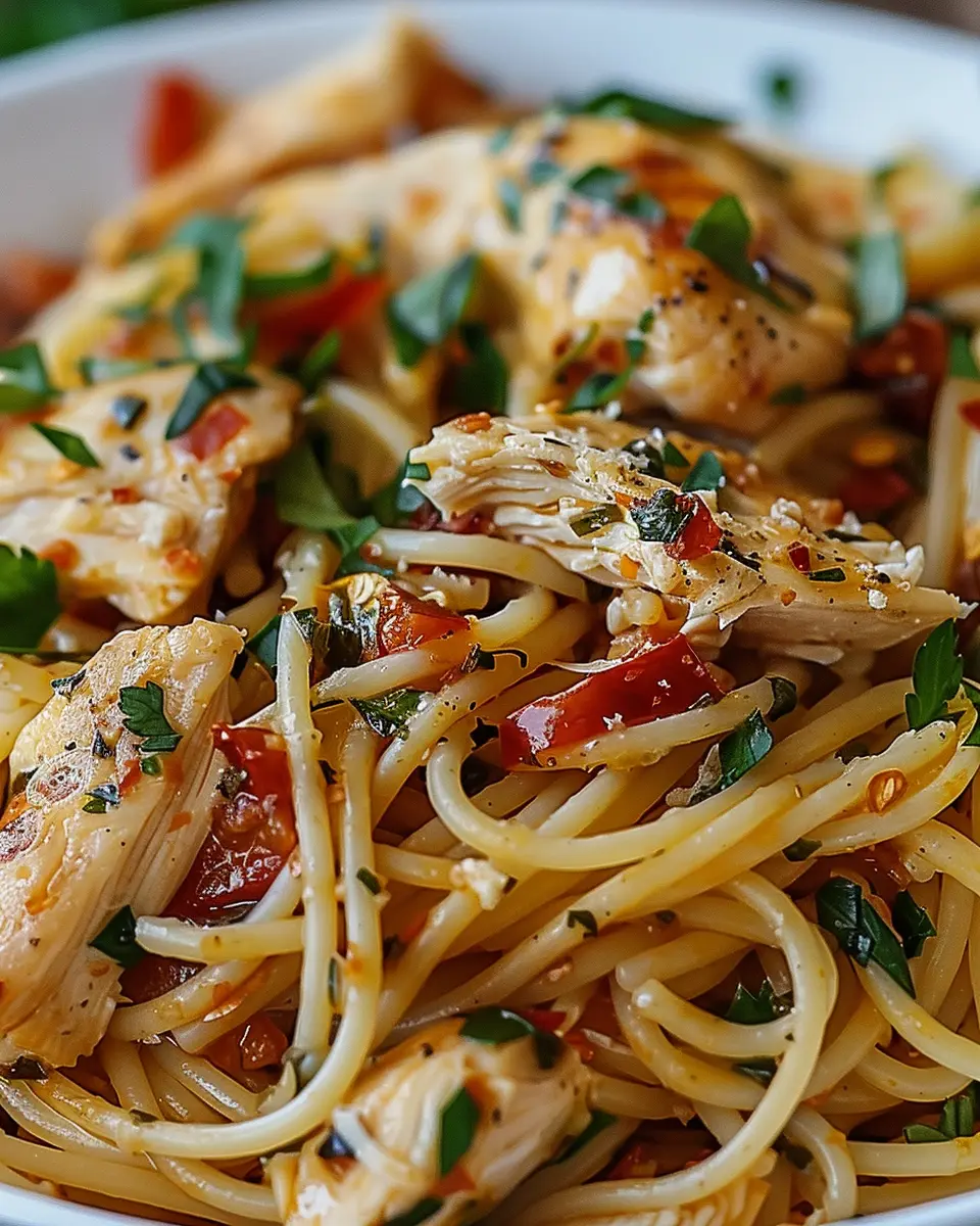 Monterey Chicken Spaghetti: Easy Comfort Food with Turkey Bacon